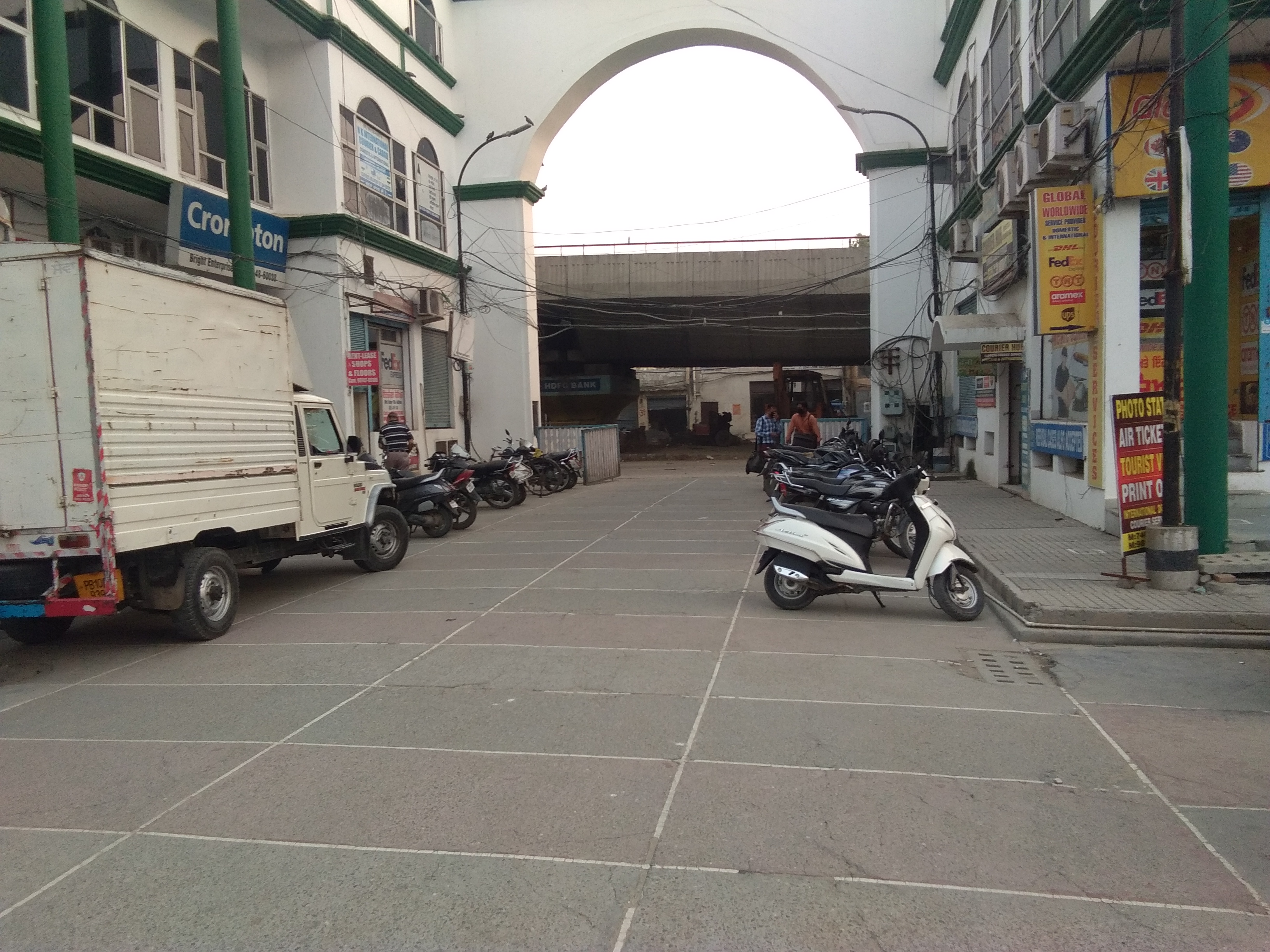 Commercial Commercial Office/Space is avalible for Rent at Amritsar